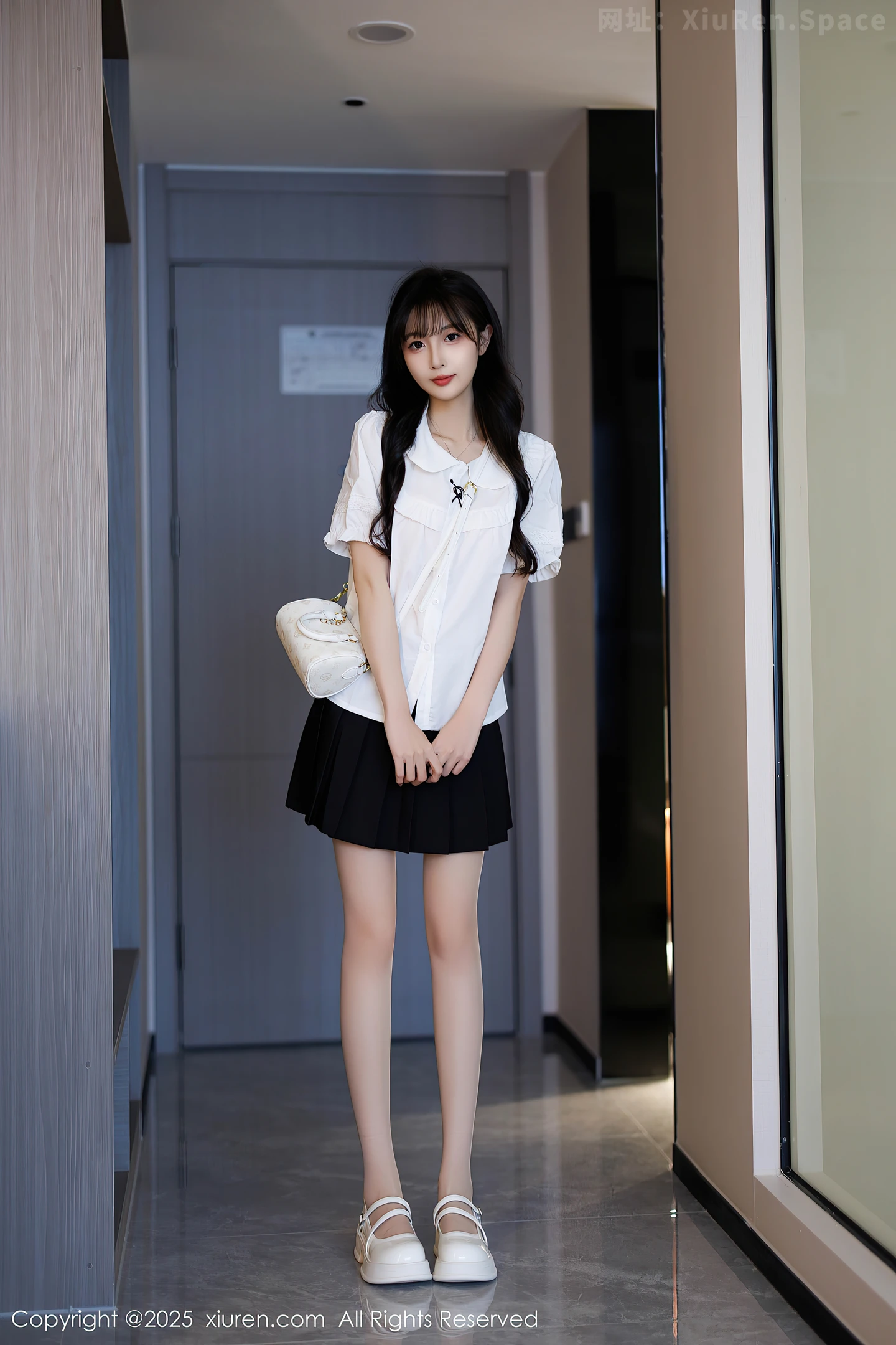 图片[3]-[XiuRen秀人网] VOL.10067 模特樱桃小阑子性感白色上衣配黑短裙秀曼妙身姿迷人诱惑写真83P-秀人网官方网站